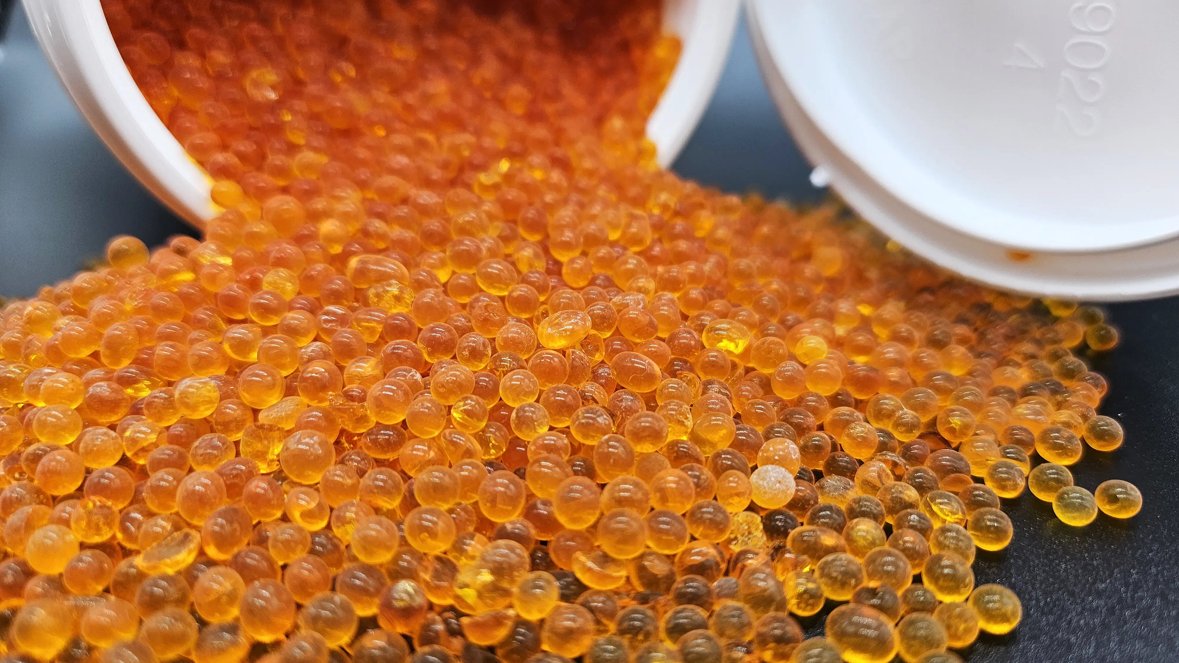 Selvindikerende silica gel som skifter farge når den er mettet