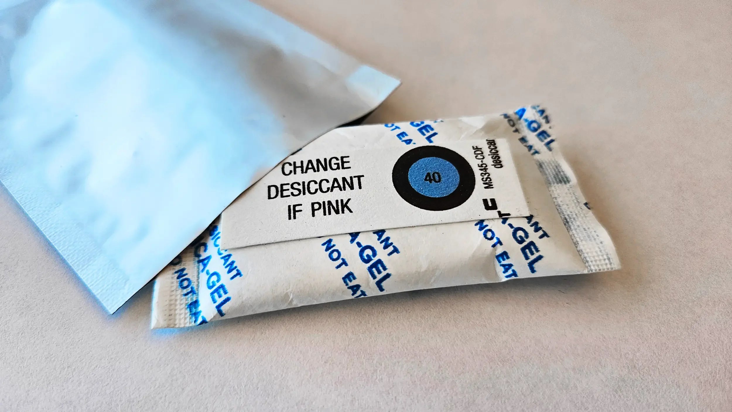 Silica gel med fuktindikator i aluminiumspose